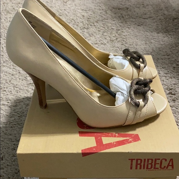 Kenneth Cole Heels - Picture 2 of 4